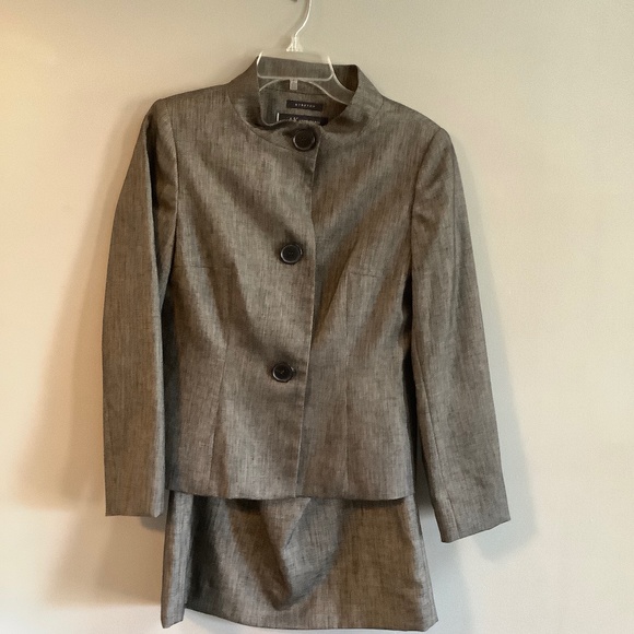 Two piece suit Anne Klein size 6. Never worn. - Picture 1 of 1